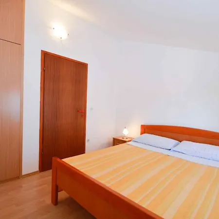 Apartment In Peroj - Istrien 8465