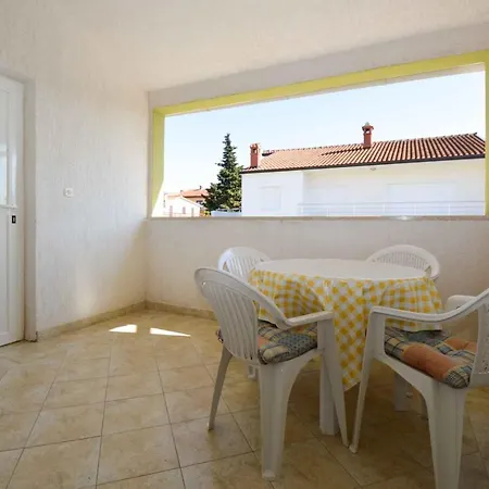 Apartment In Peroj - Istrien 8465 شقة *